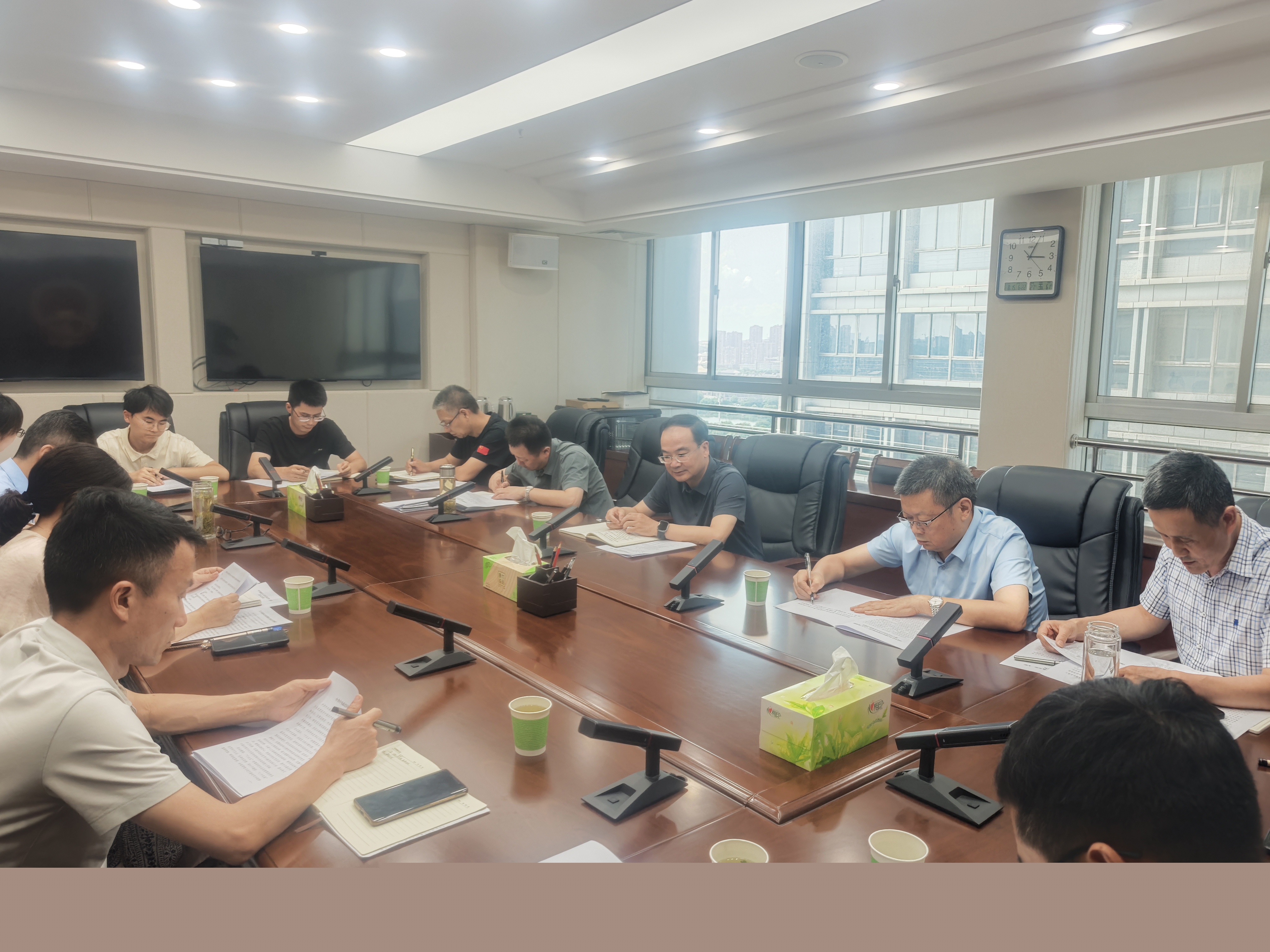 市人大常委會(huì)機(jī)關(guān)第一黨支部召開(kāi)黨員大會(huì)